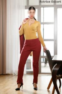 Jenna Escort Dame Berlin Business Hosenanzug