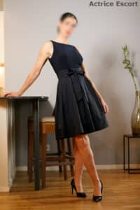 Jenna Escort Dame Berlin schwarzes Cocktail Kleid